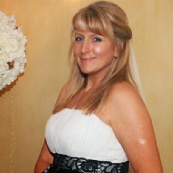 Meet your Posher, Lindalou - Picture 2 of 2